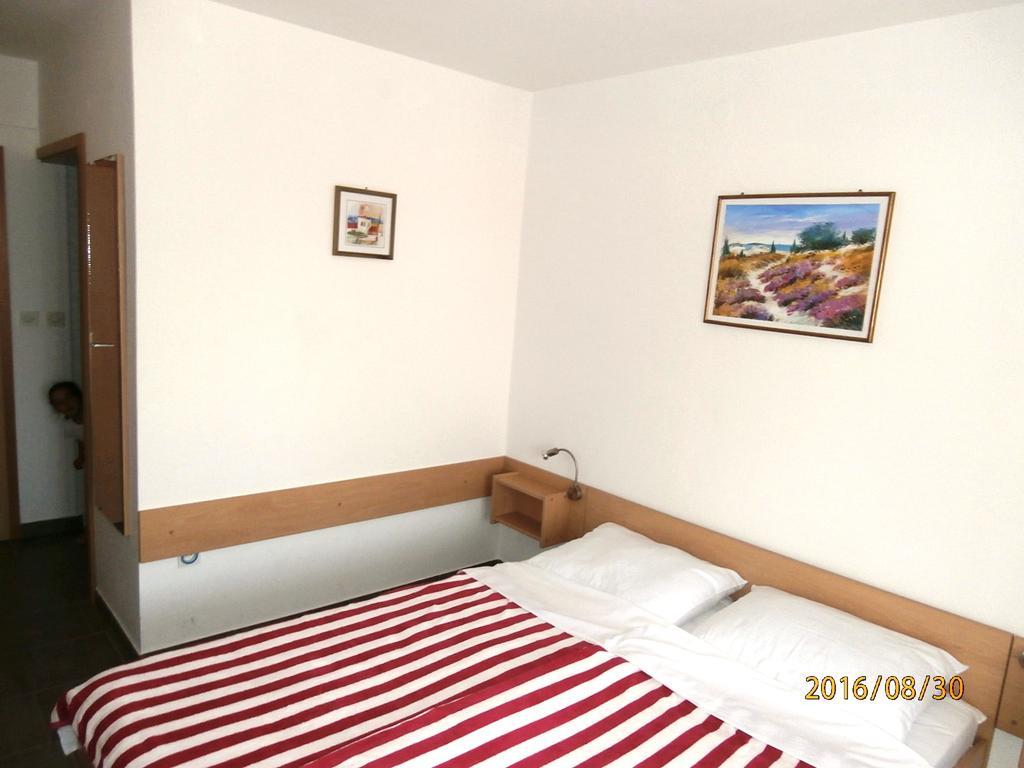 Apartments Meni Drage Exterior foto